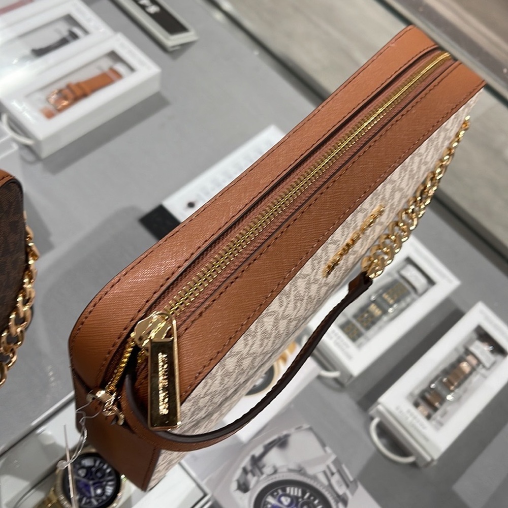 Michael Kors Jet Set Item Large East West Zip Crossbody Vanilla Signature - Picture 12 of 16